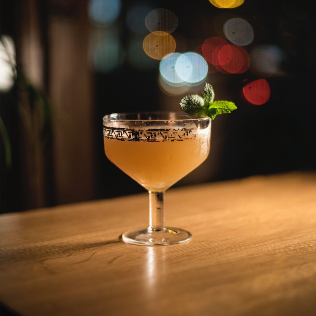 Bar à cocktail Nantes vibrant - AMAYA NANTES